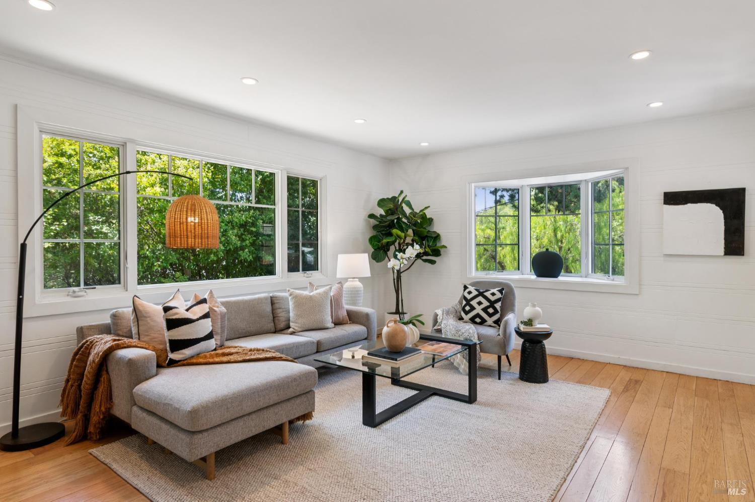 Detail Gallery Image 4 of 66 For 2 Fairview Ct, San Anselmo,  CA 94960 - 3 Beds | 2 Baths