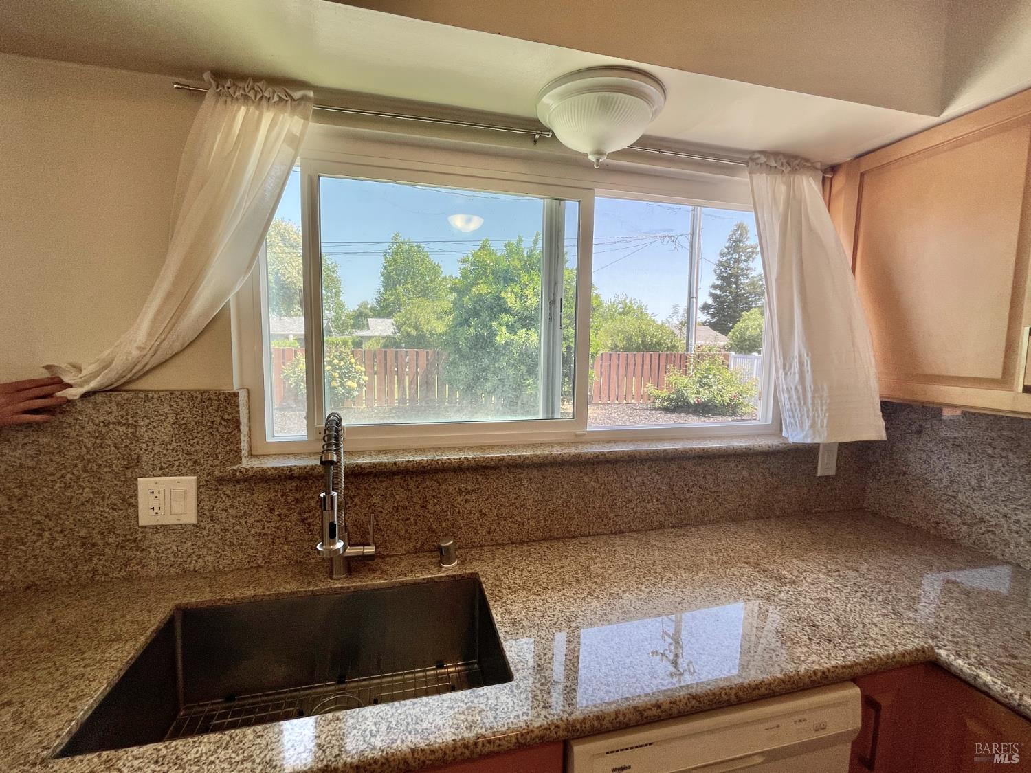 Detail Gallery Image 12 of 30 For 103 Olympic Cir, Vacaville,  CA 95687 - 2 Beds | 2 Baths