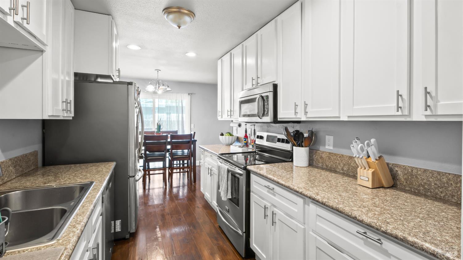 Detail Gallery Image 14 of 45 For 713 San Remo St, Fairfield,  CA 94533 - 4 Beds | 2 Baths