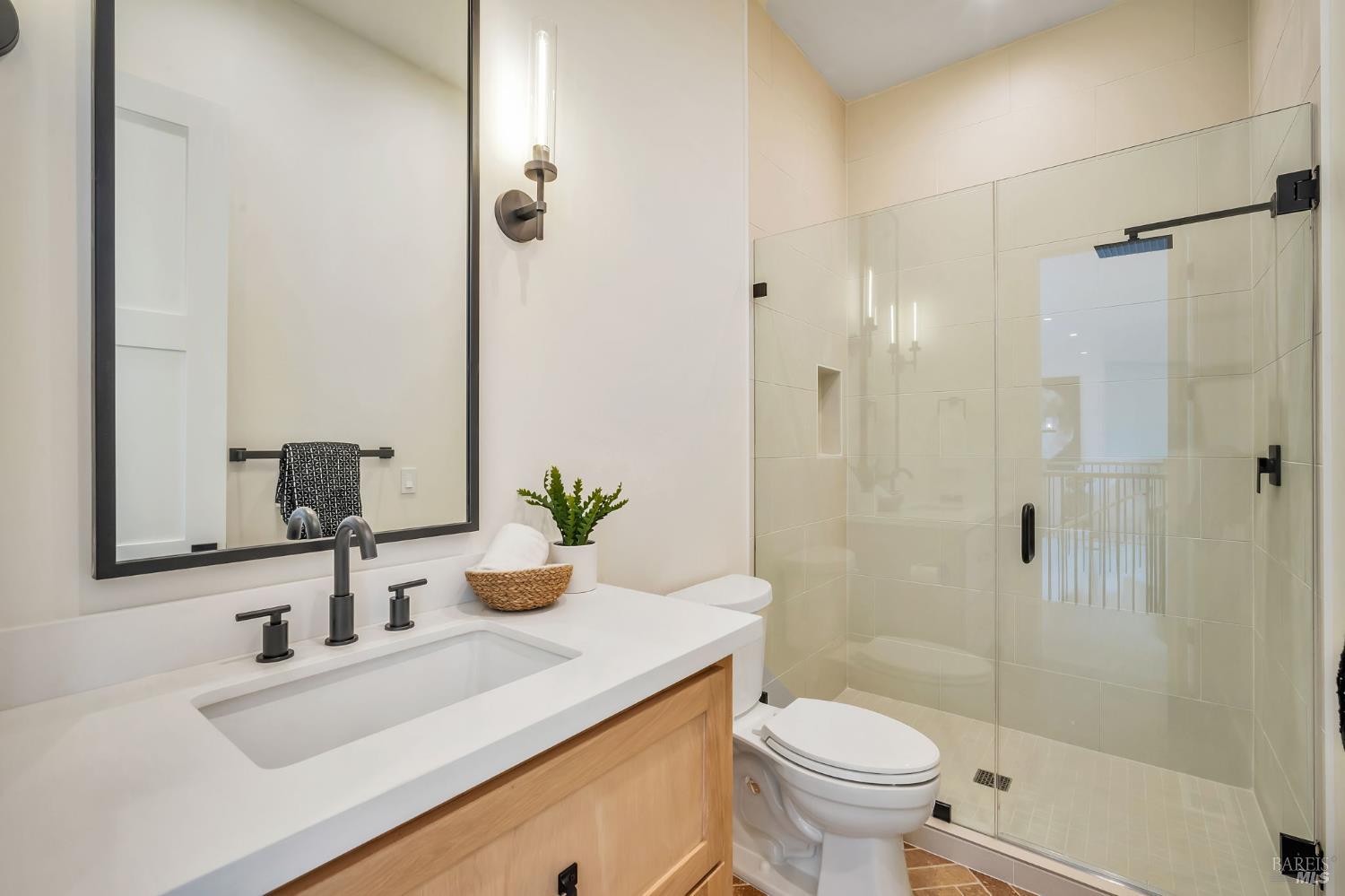 Detail Gallery Image 19 of 48 For 3572 Southridge Dr, Santa Rosa,  CA 95403 - 4 Beds | 4 Baths