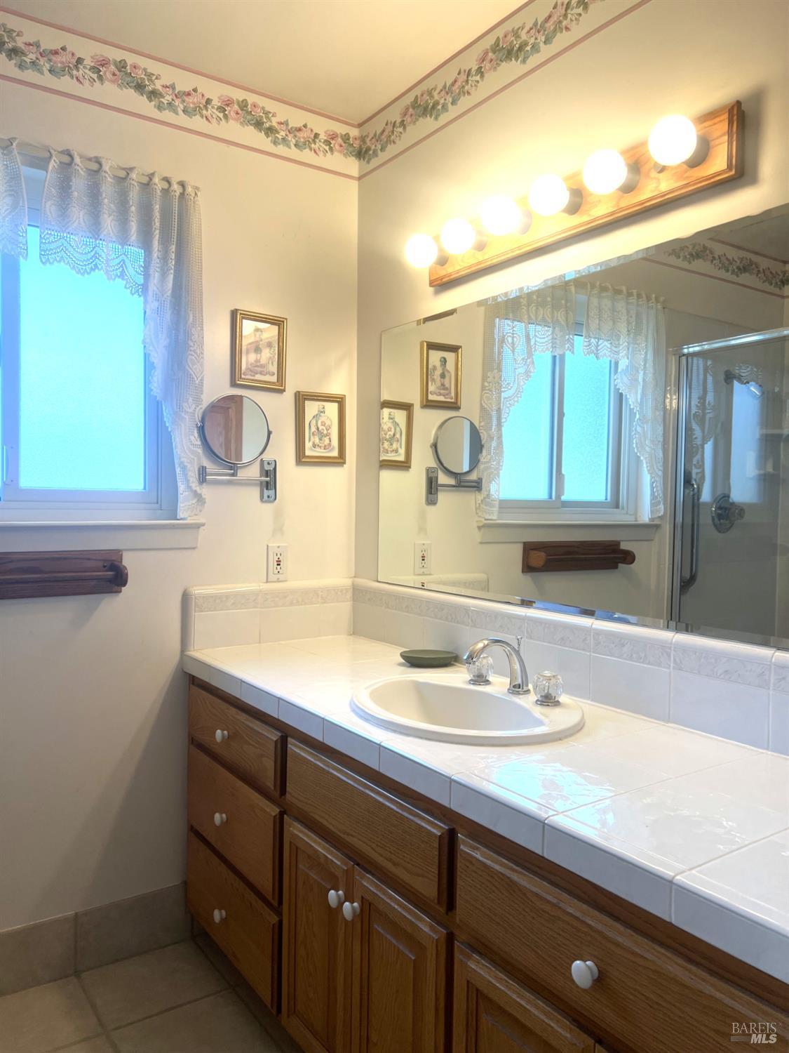 Detail Gallery Image 17 of 20 For 1688 Kearny Ct, Petaluma,  CA 94954 - 5 Beds | 2/1 Baths