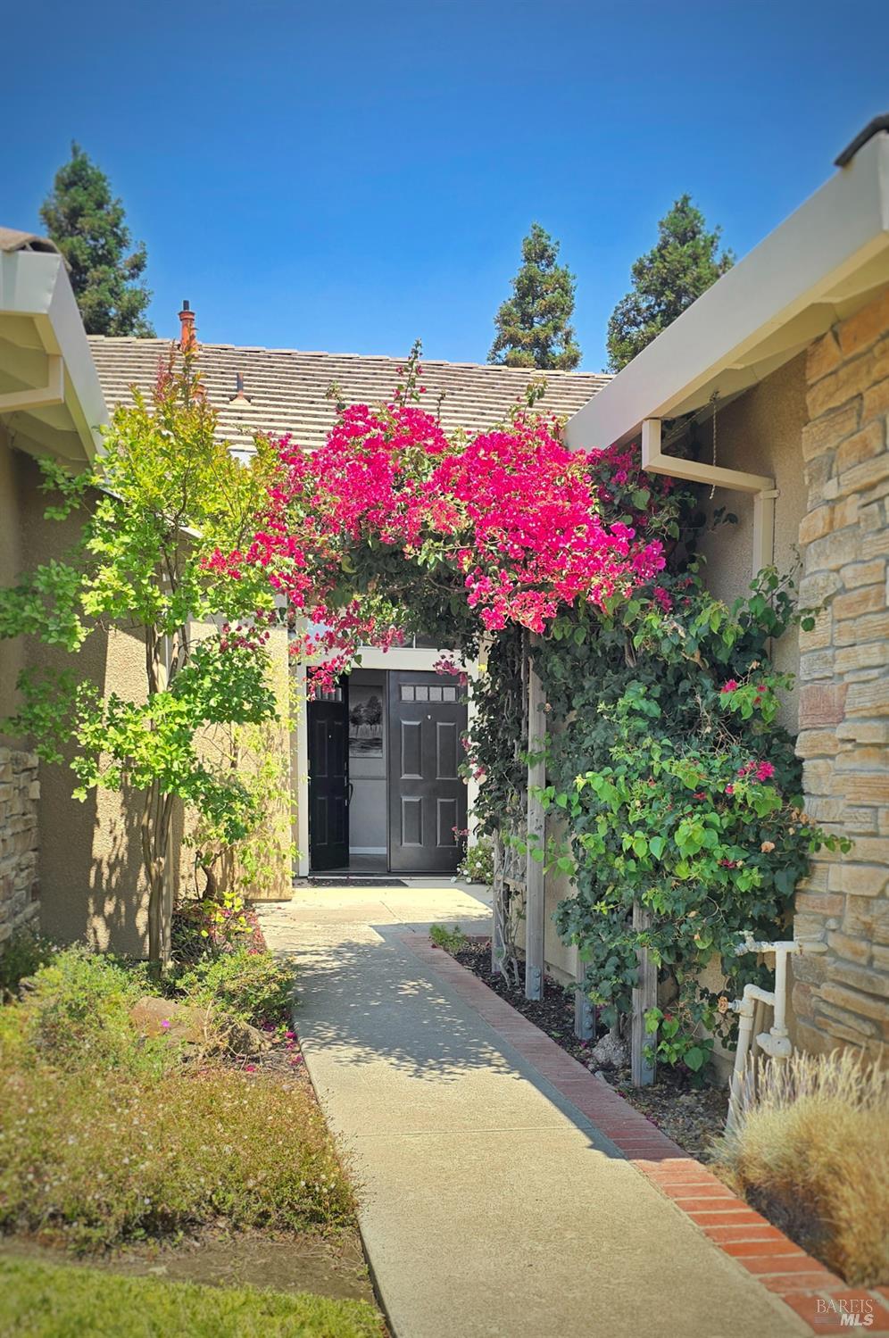 Detail Gallery Image 4 of 41 For 2432 Trevino Way, Fairfield,  CA 94534 - 4 Beds | 2 Baths