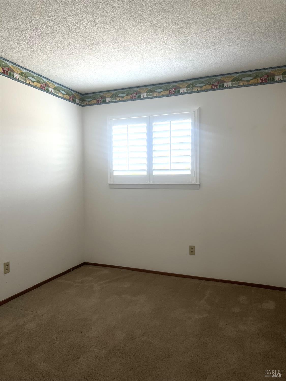 Detail Gallery Image 14 of 20 For 1688 Kearny Ct, Petaluma,  CA 94954 - 5 Beds | 2/1 Baths