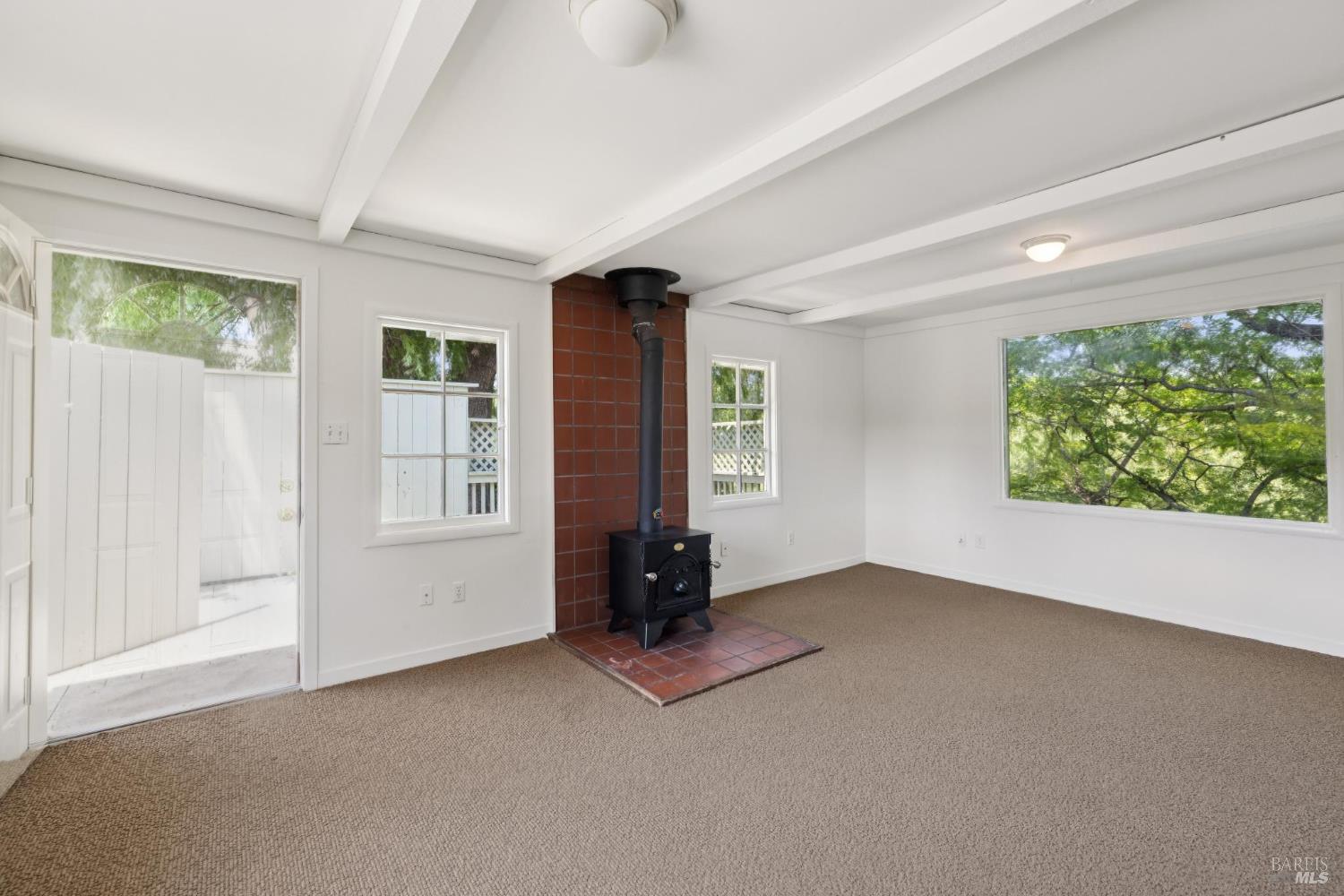 Detail Gallery Image 8 of 50 For 11150 Sir Francis Drake Blvd, Point Reyes Station,  CA 94956 - 3 Beds | 4/1 Baths