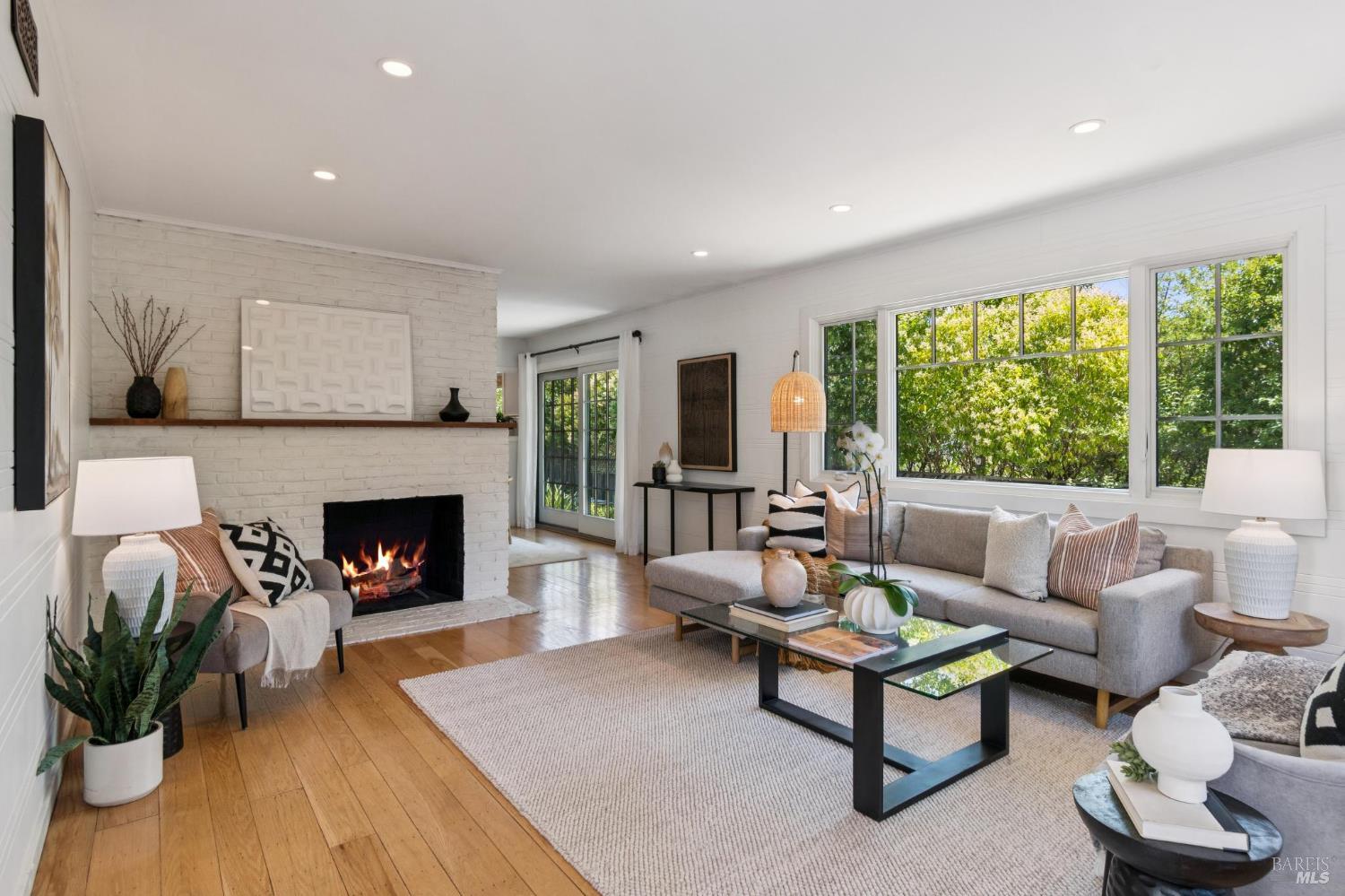 Detail Gallery Image 2 of 66 For 2 Fairview Ct, San Anselmo,  CA 94960 - 3 Beds | 2 Baths