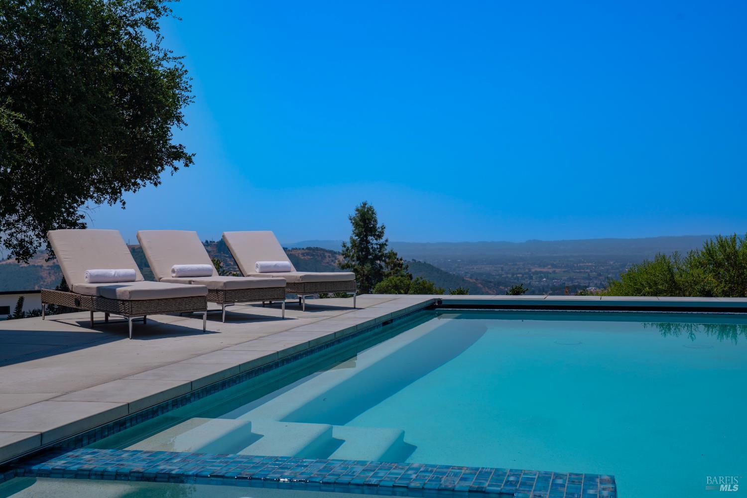 Detail Gallery Image 72 of 99 For 5925 Crystal Dr, Santa Rosa,  CA 95404 - 4 Beds | 4/1 Baths