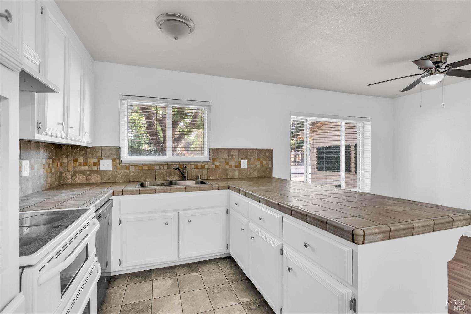 Detail Gallery Image 15 of 47 For 1607 California Dr, Vacaville,  CA 95687 - 3 Beds | 2 Baths