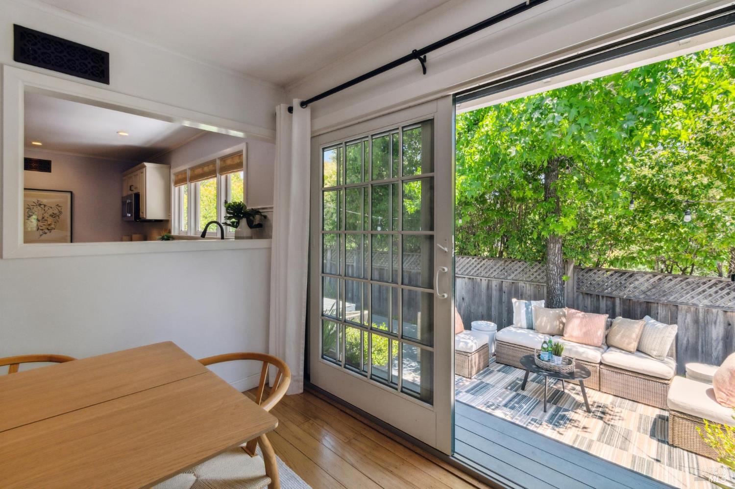 Detail Gallery Image 32 of 66 For 2 Fairview Ct, San Anselmo,  CA 94960 - 3 Beds | 2 Baths