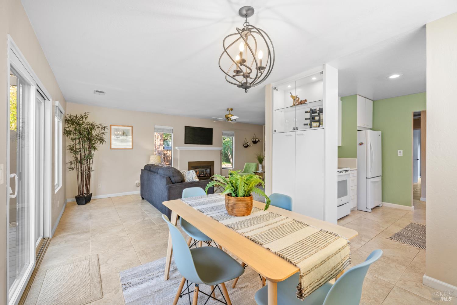 Detail Gallery Image 12 of 42 For 706 Adobe Dr, Santa Rosa,  CA 95404 - 3 Beds | 2 Baths