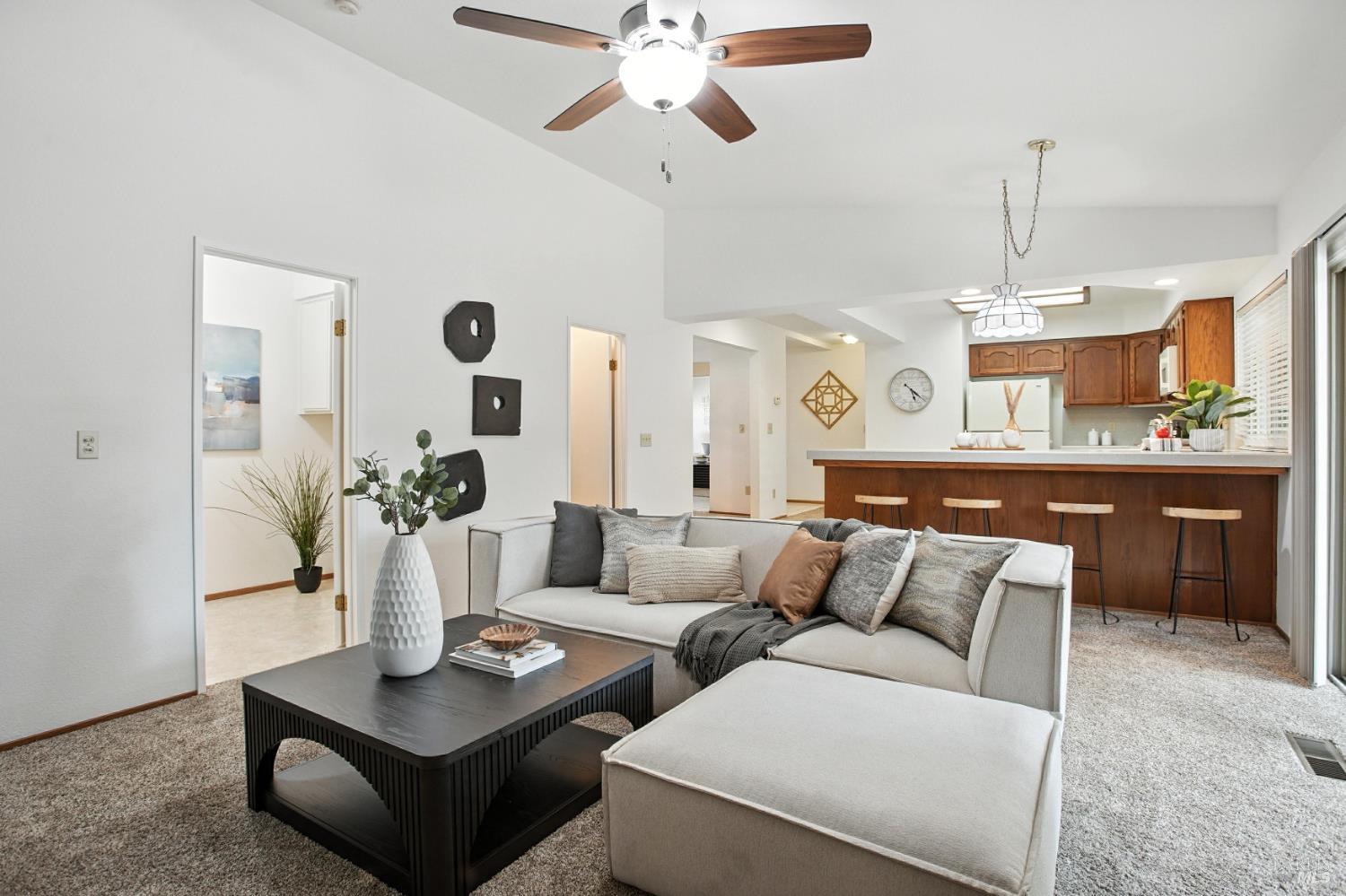Detail Gallery Image 8 of 55 For 551 Stonewood Dr, Vacaville,  CA 95687 - 4 Beds | 2/1 Baths