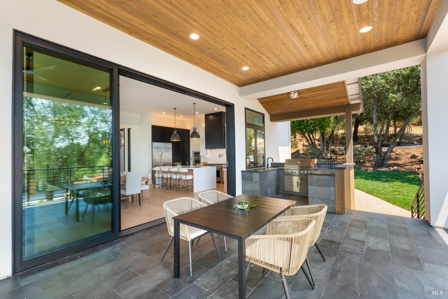 Detail Gallery Image 39 of 99 For 5925 Crystal Dr, Santa Rosa,  CA 95404 - 4 Beds | 4/1 Baths
