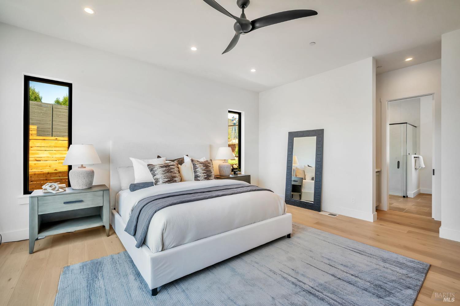 Detail Gallery Image 14 of 48 For 3572 Southridge Dr, Santa Rosa,  CA 95403 - 4 Beds | 4 Baths