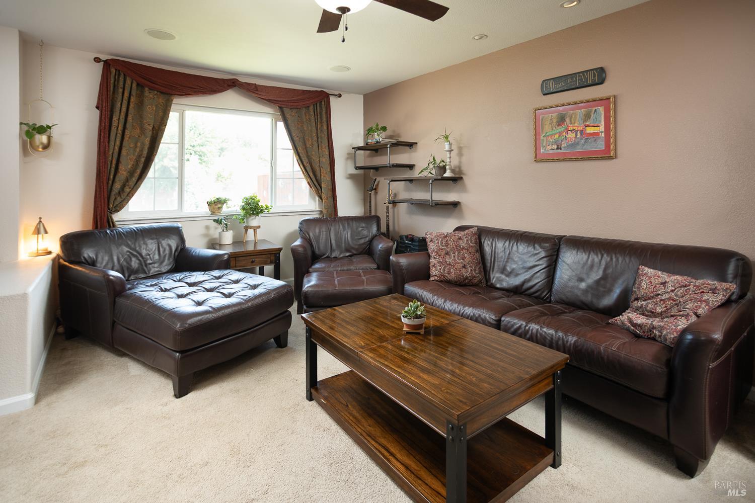 Detail Gallery Image 14 of 67 For 1025 Woodvale Dr, Dixon,  CA 95620 - 4 Beds | 2 Baths