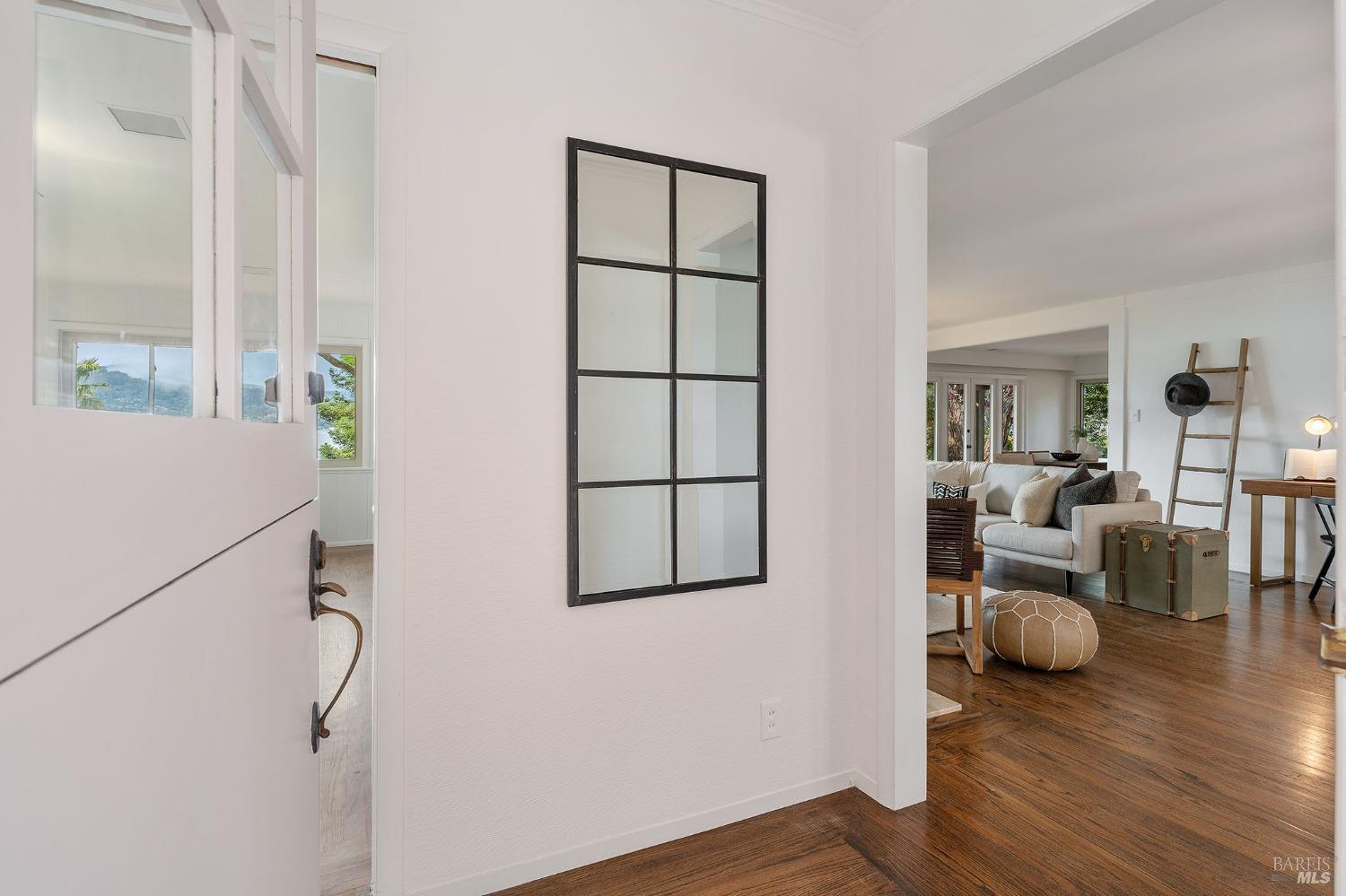 Detail Gallery Image 8 of 24 For 765 Tiburon Blvd, Tiburon,  CA 94920 - 3 Beds | 2/2 Baths