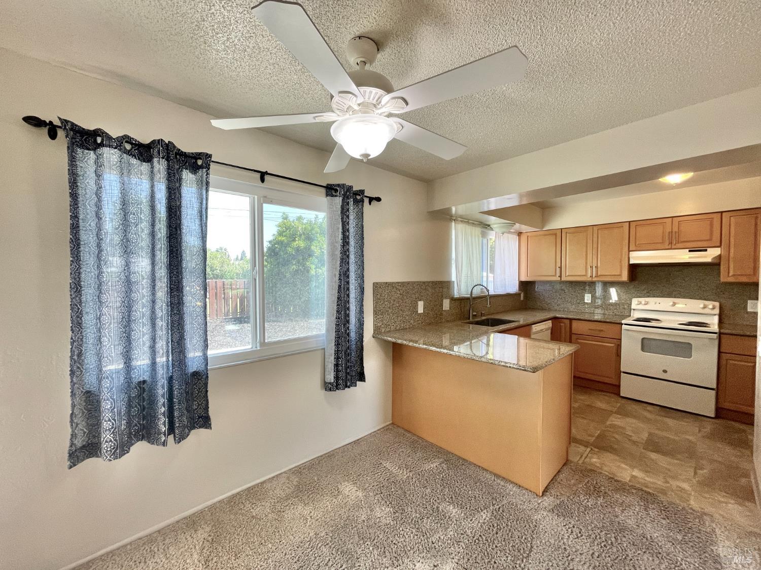 Detail Gallery Image 10 of 30 For 103 Olympic Cir, Vacaville,  CA 95687 - 2 Beds | 2 Baths