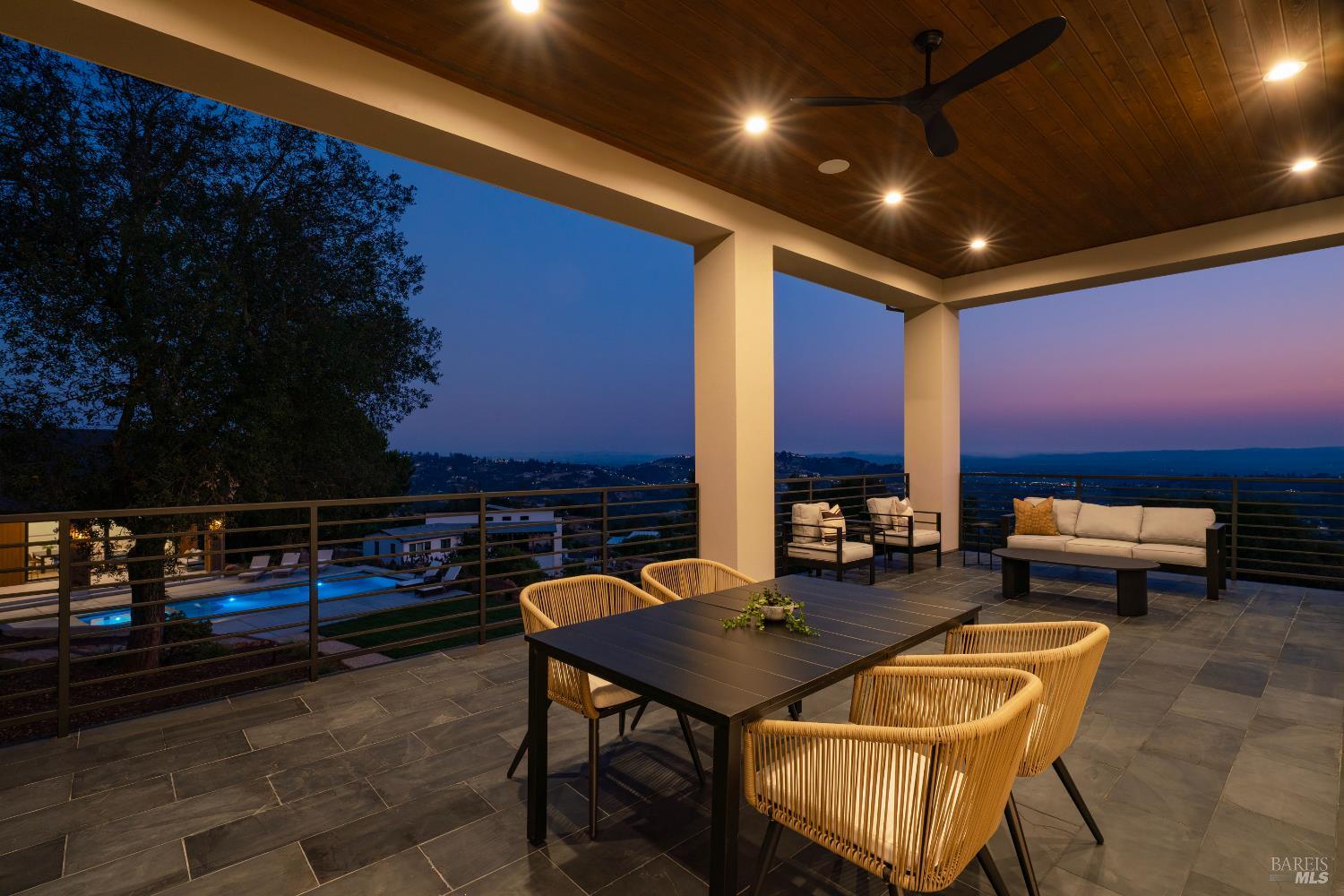 Detail Gallery Image 10 of 99 For 5925 Crystal Dr, Santa Rosa,  CA 95404 - 4 Beds | 4/1 Baths