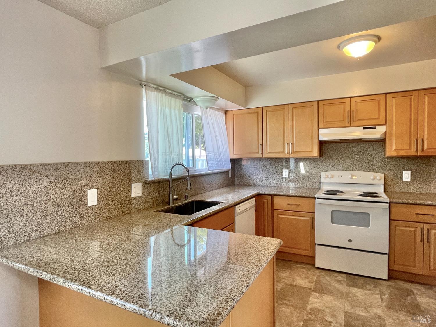 Detail Gallery Image 11 of 30 For 103 Olympic Cir, Vacaville,  CA 95687 - 2 Beds | 2 Baths