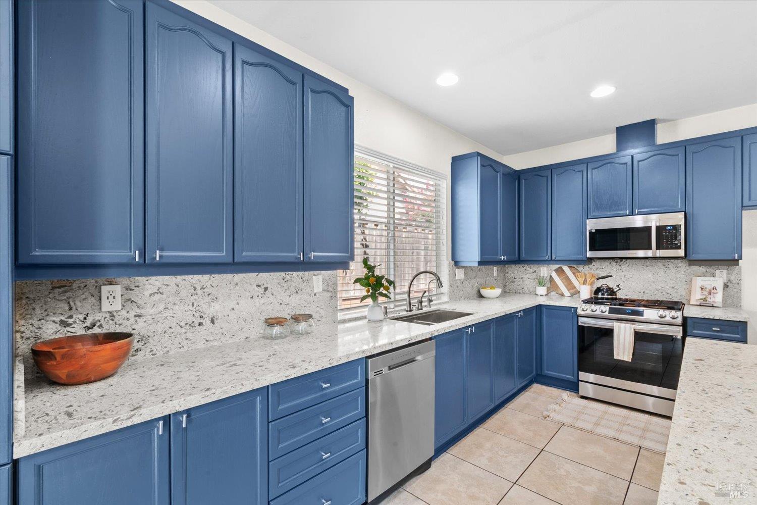 Detail Gallery Image 14 of 63 For 4239 Brudenell Dr, Fairfield,  CA 94533 - 5 Beds | 3 Baths