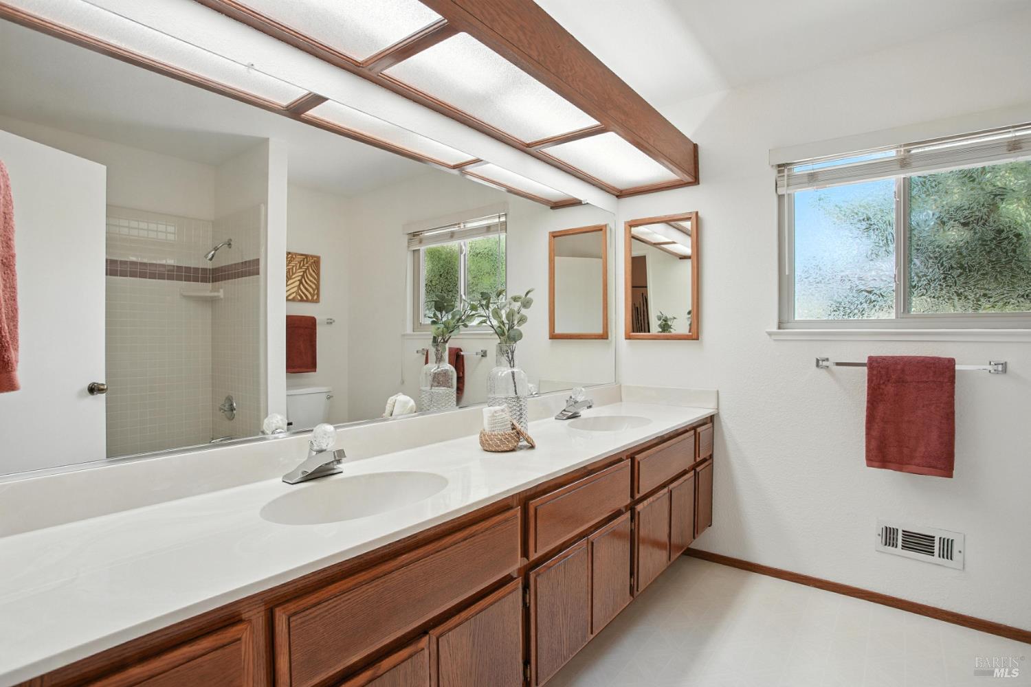 Detail Gallery Image 31 of 55 For 551 Stonewood Dr, Vacaville,  CA 95687 - 4 Beds | 2/1 Baths