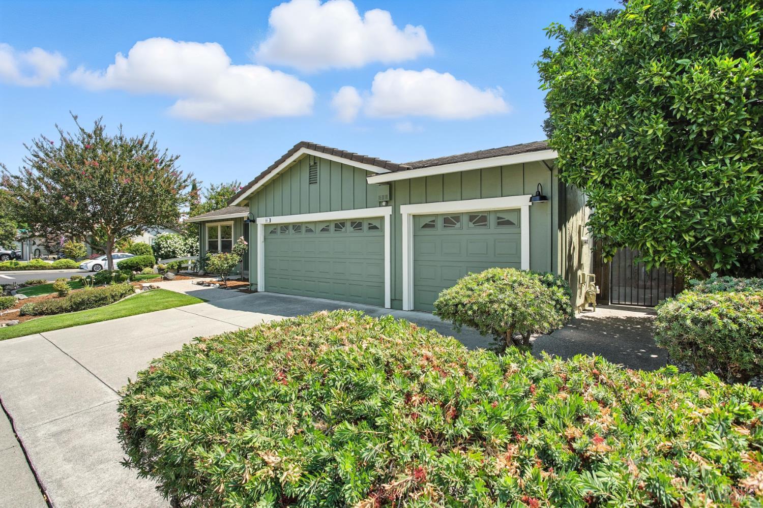 Detail Gallery Image 3 of 55 For 551 Stonewood Dr, Vacaville,  CA 95687 - 4 Beds | 2/1 Baths