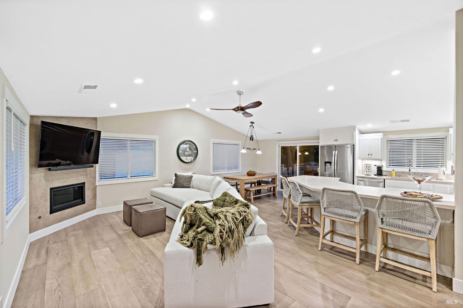 Detail Gallery Image 5 of 26 For 691 Silverado Trl, Saint Helena,  CA 94574 - 2 Beds | 2 Baths