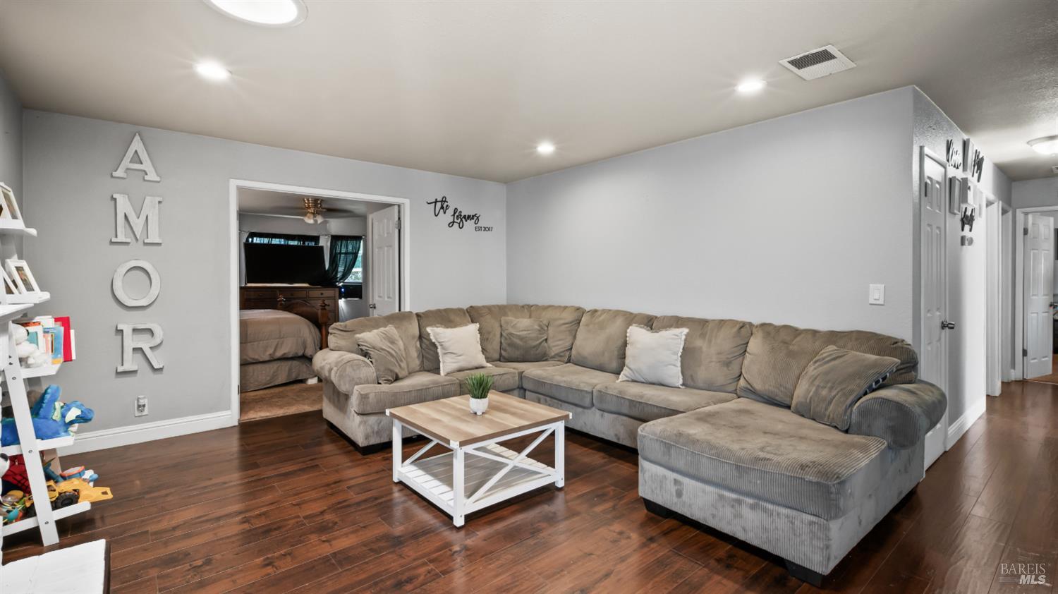 Detail Gallery Image 6 of 45 For 713 San Remo St, Fairfield,  CA 94533 - 4 Beds | 2 Baths