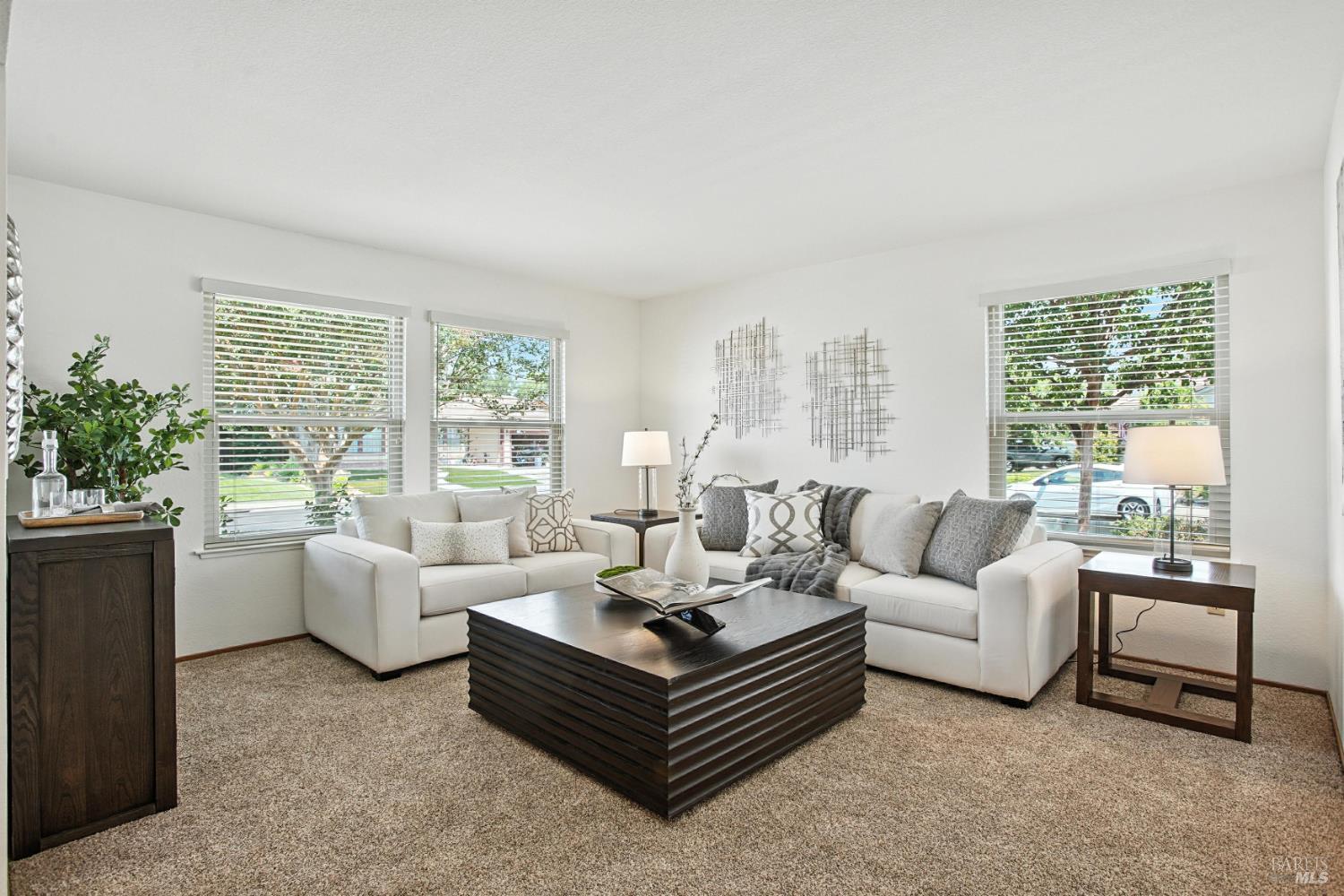Detail Gallery Image 6 of 55 For 551 Stonewood Dr, Vacaville,  CA 95687 - 4 Beds | 2/1 Baths