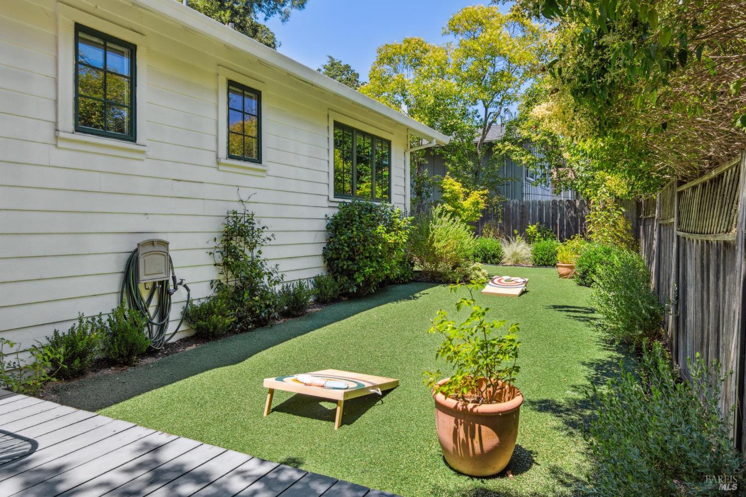 Detail Gallery Image 37 of 66 For 2 Fairview Ct, San Anselmo,  CA 94960 - 3 Beds | 2 Baths