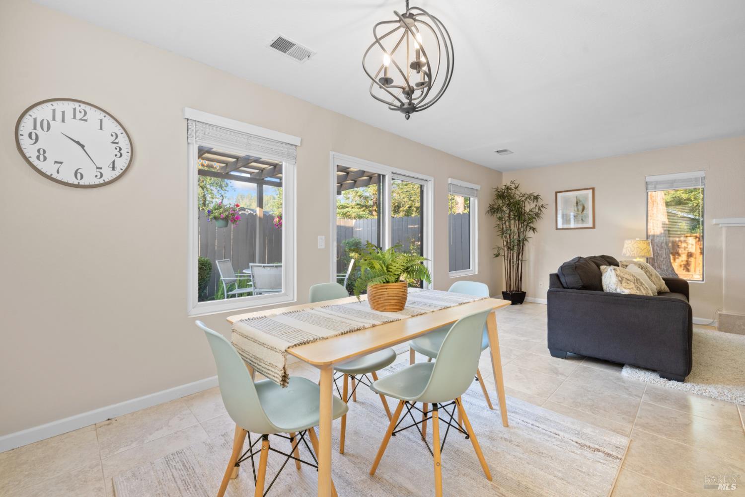 Detail Gallery Image 13 of 42 For 706 Adobe Dr, Santa Rosa,  CA 95404 - 3 Beds | 2 Baths