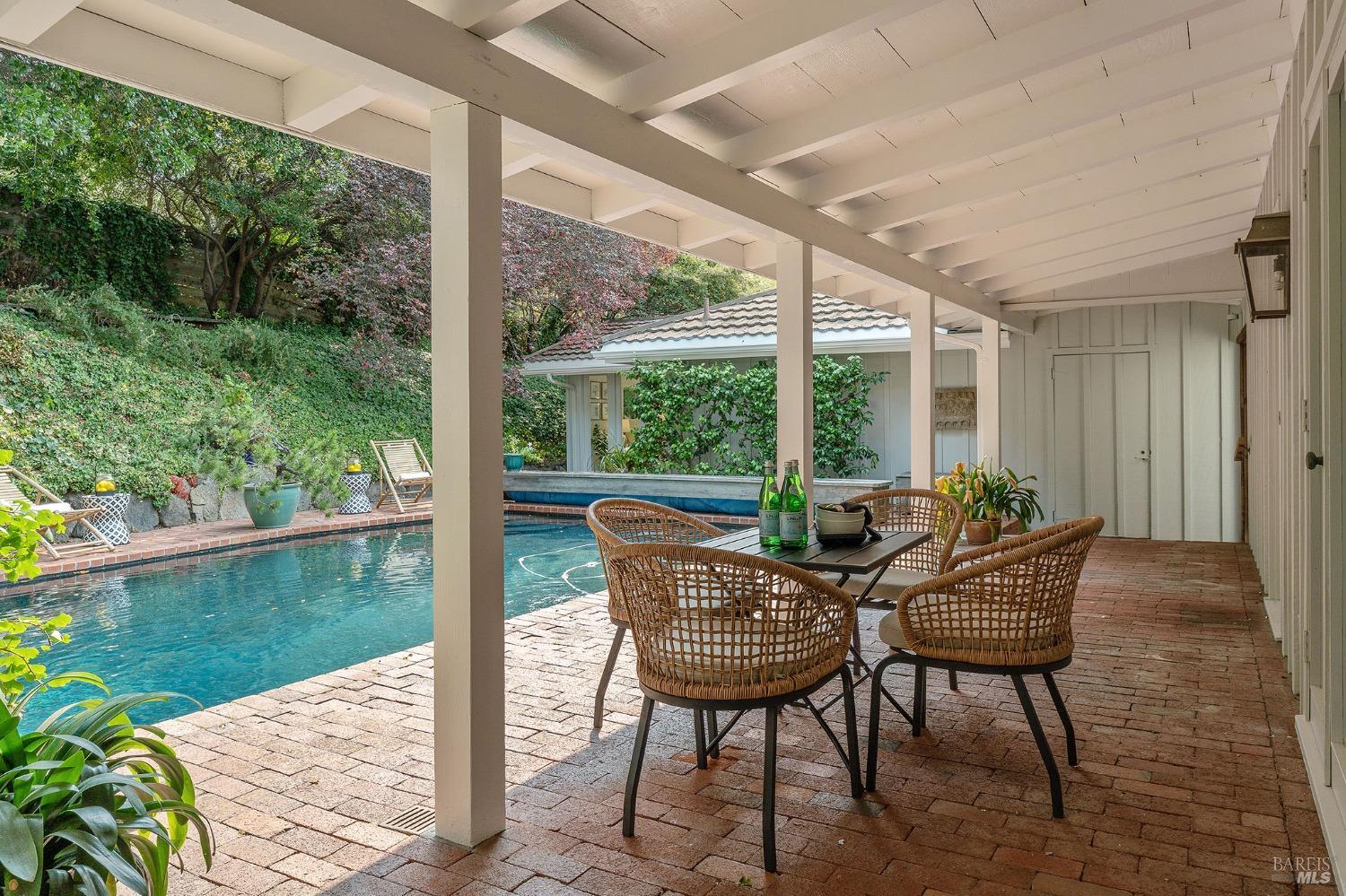 Detail Gallery Image 20 of 24 For 765 Tiburon Blvd, Tiburon,  CA 94920 - 3 Beds | 2/2 Baths