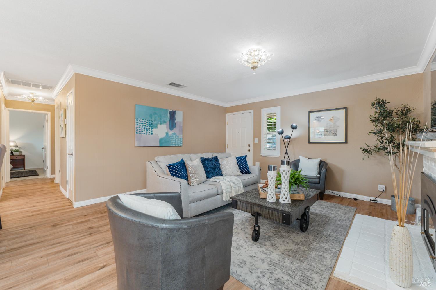 Detail Gallery Image 2 of 24 For 115 Myrtle St, Vacaville,  CA 95688 - 3 Beds | 1 Baths