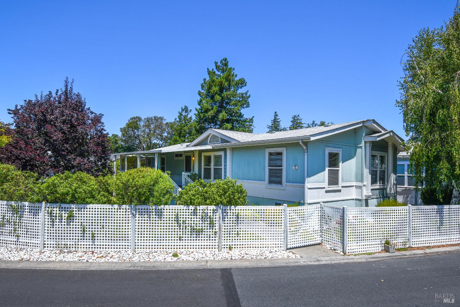 Detail Gallery Image 10 of 62 For 84 N Napa Dr, Petaluma,  CA 94954 - 3 Beds | 2 Baths
