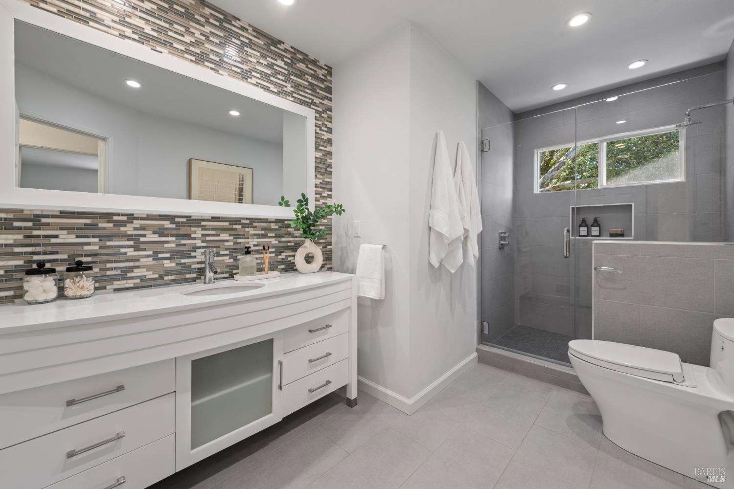 Detail Gallery Image 37 of 96 For 635 Palm Ave, Penngrove,  CA 94951 - 4 Beds | 2/1 Baths
