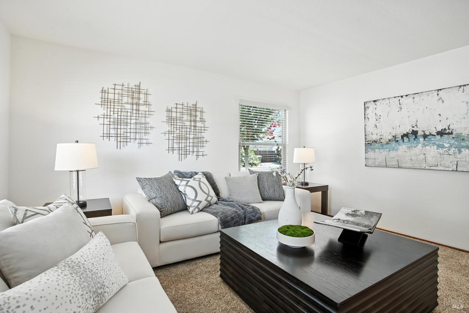 Detail Gallery Image 9 of 55 For 551 Stonewood Dr, Vacaville,  CA 95687 - 4 Beds | 2/1 Baths