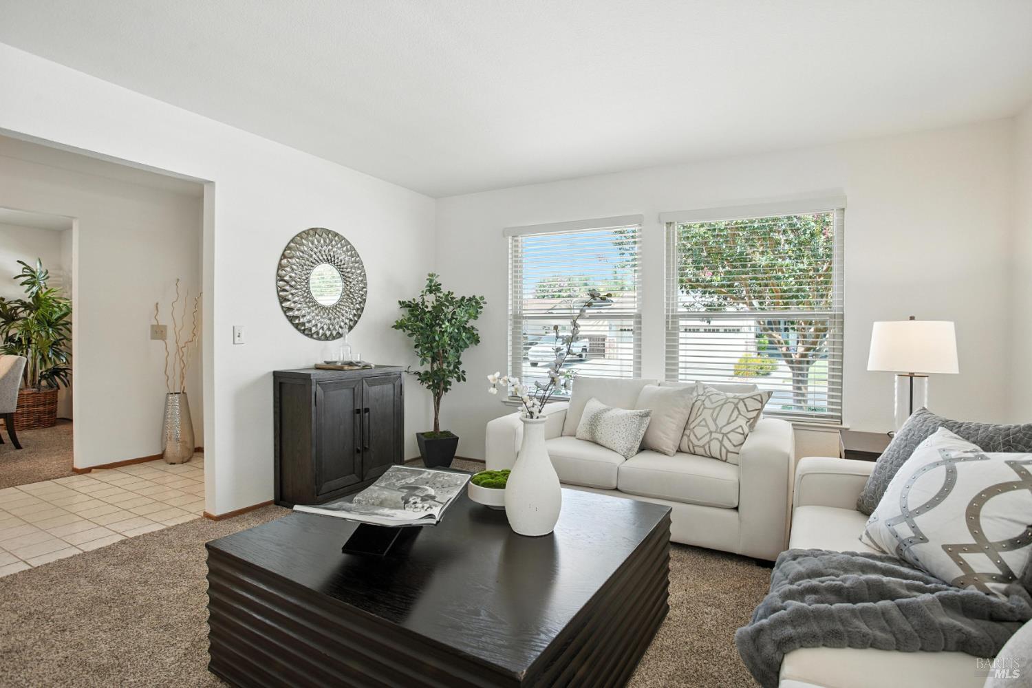 Detail Gallery Image 5 of 55 For 551 Stonewood Dr, Vacaville,  CA 95687 - 4 Beds | 2/1 Baths