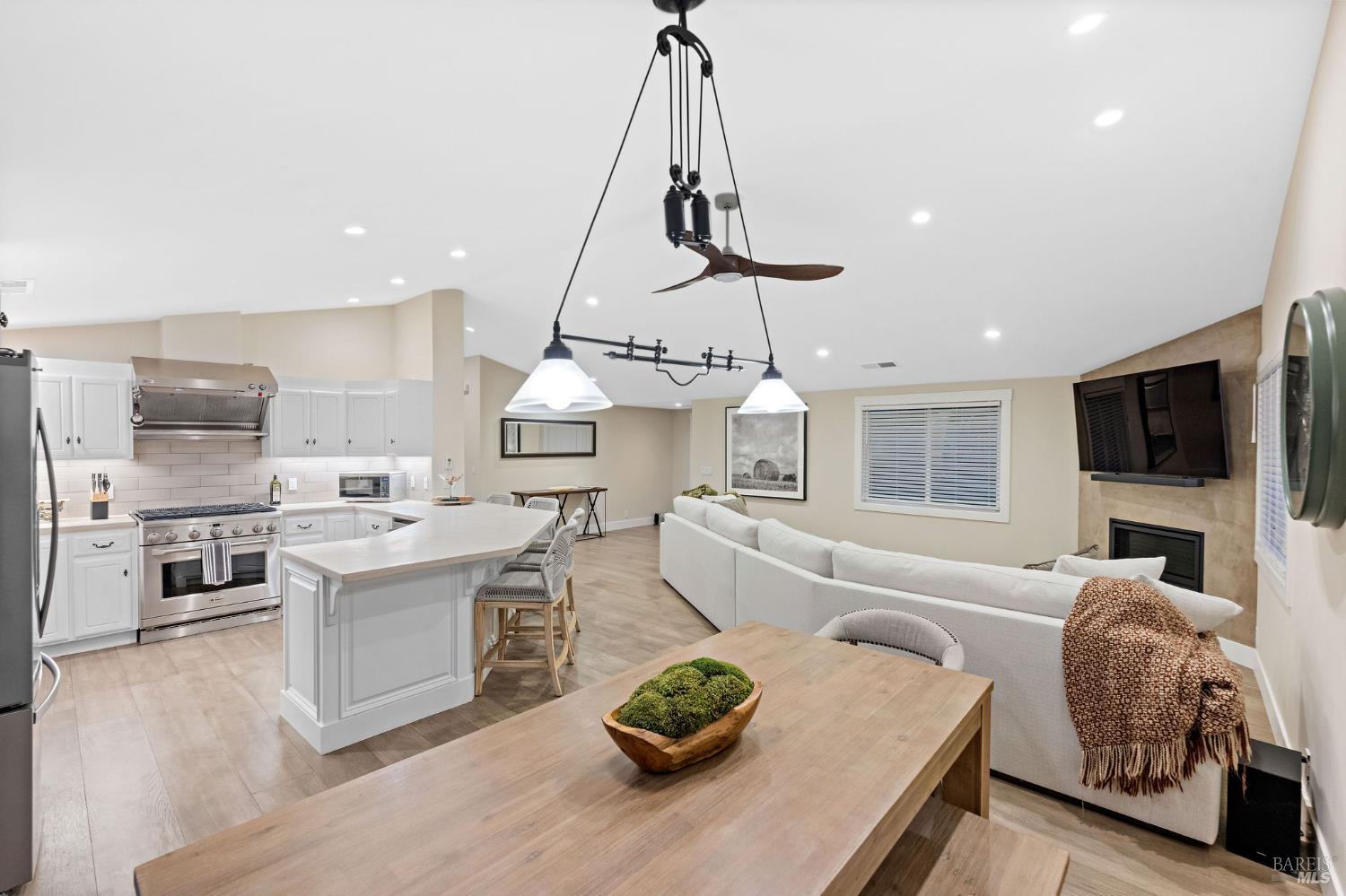 Detail Gallery Image 7 of 26 For 691 Silverado Trl, Saint Helena,  CA 94574 - 2 Beds | 2 Baths