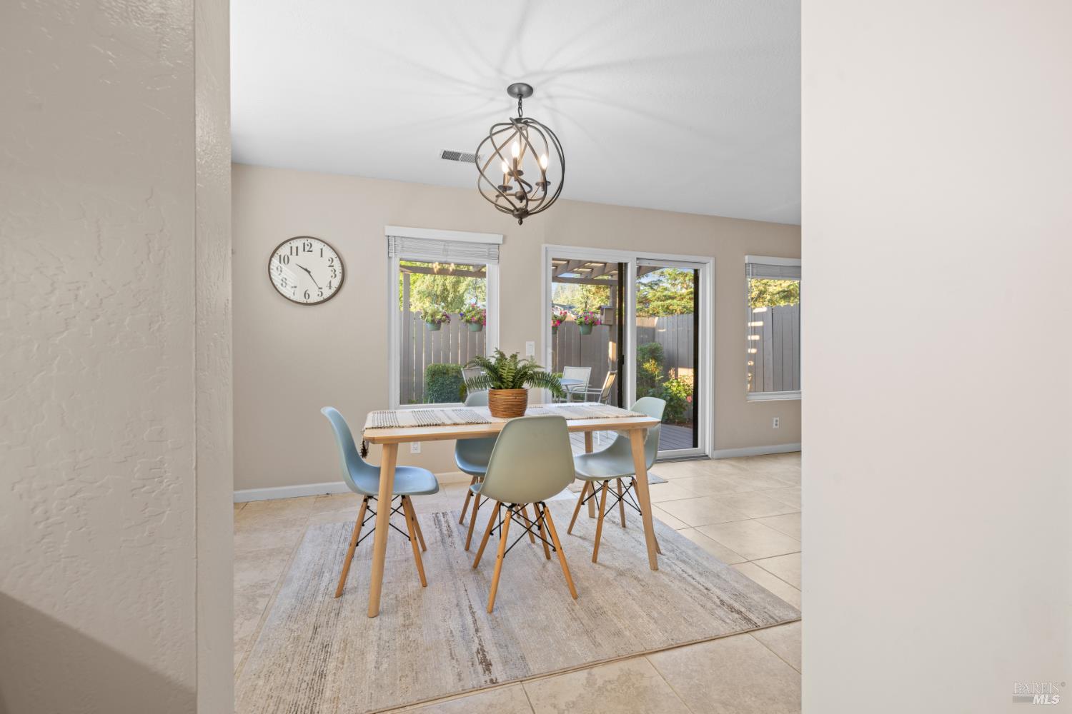 Detail Gallery Image 14 of 42 For 706 Adobe Dr, Santa Rosa,  CA 95404 - 3 Beds | 2 Baths