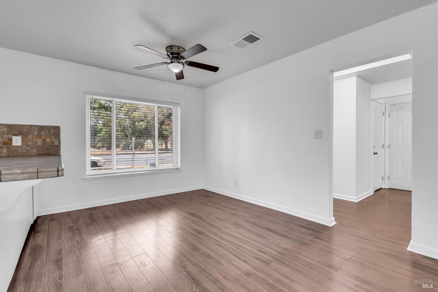 Detail Gallery Image 11 of 47 For 1607 California Dr, Vacaville,  CA 95687 - 3 Beds | 2 Baths