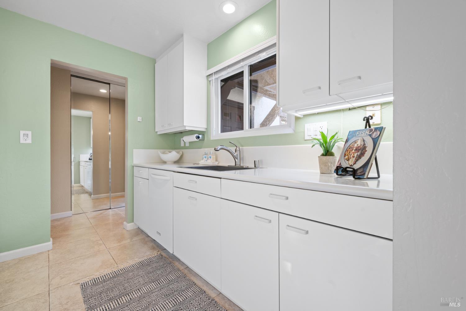 Detail Gallery Image 17 of 42 For 706 Adobe Dr, Santa Rosa,  CA 95404 - 3 Beds | 2 Baths