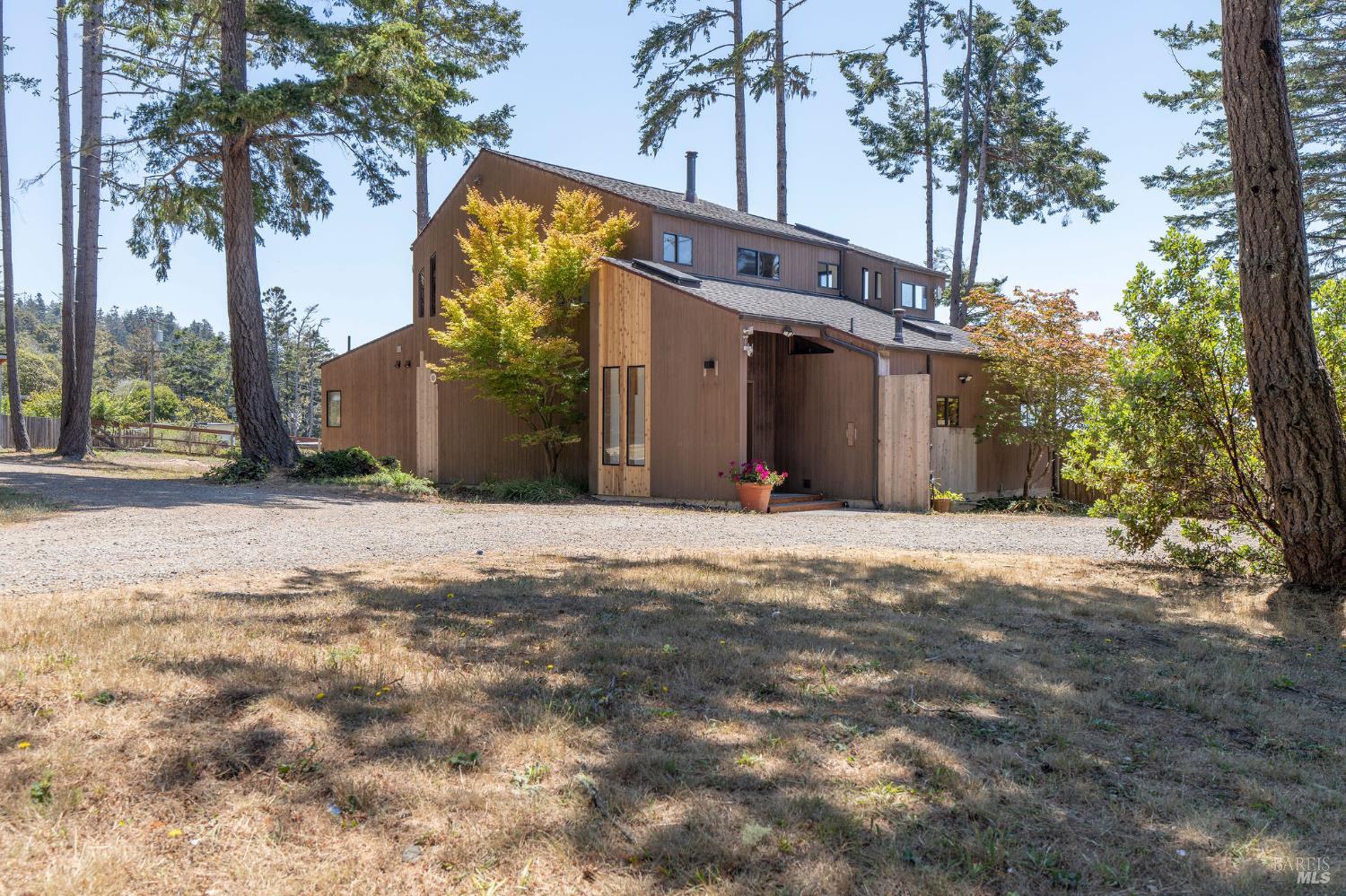 Detail Gallery Image 3 of 39 For 37940 Pacific View Dr, Gualala,  CA 95445 - 4 Beds | 4 Baths