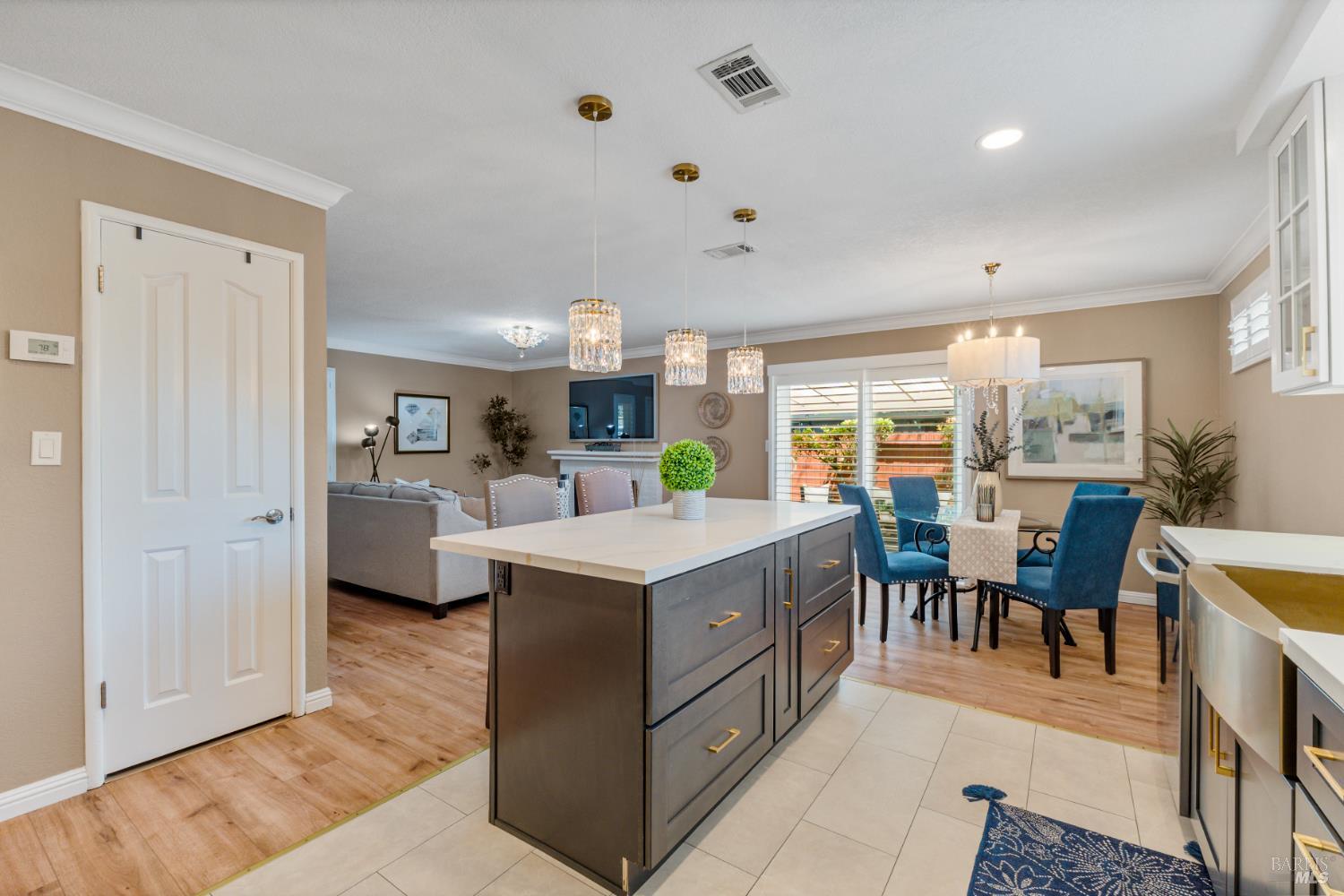 Detail Gallery Image 5 of 24 For 115 Myrtle St, Vacaville,  CA 95688 - 3 Beds | 1 Baths
