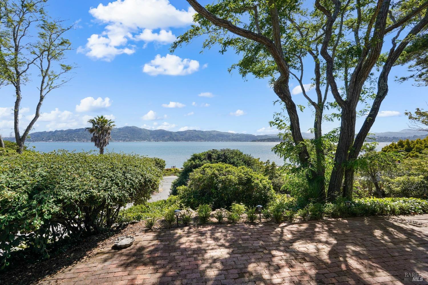 Detail Gallery Image 1 of 24 For 765 Tiburon Blvd, Tiburon,  CA 94920 - 3 Beds | 2/2 Baths