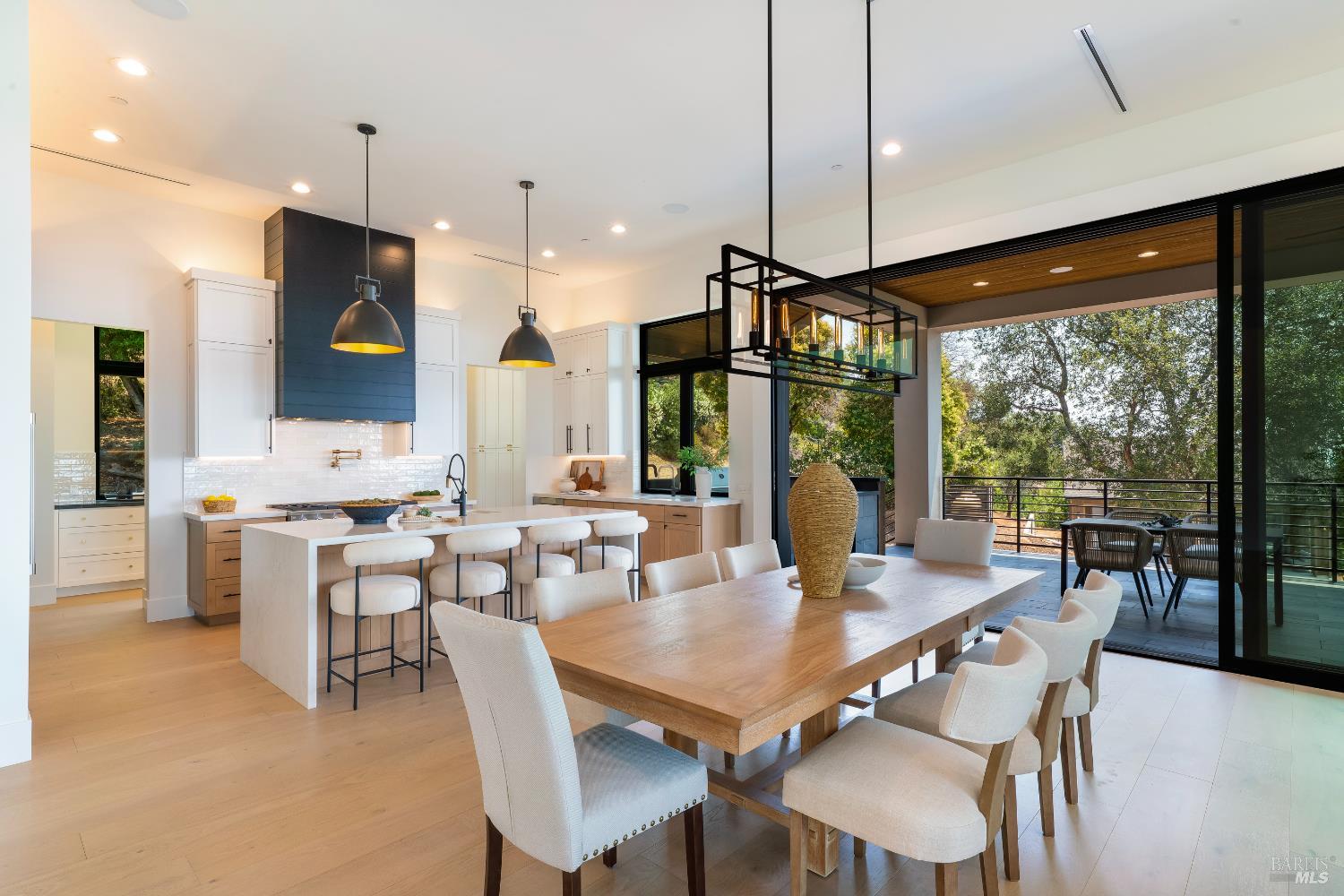 Detail Gallery Image 27 of 99 For 5925 Crystal Dr, Santa Rosa,  CA 95404 - 4 Beds | 4/1 Baths