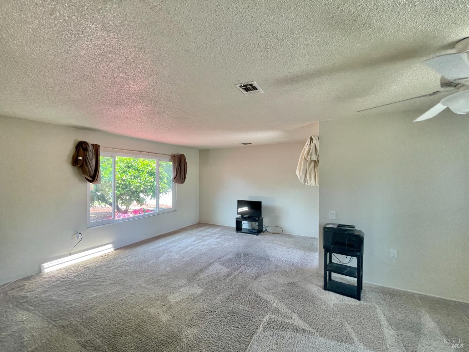 Detail Gallery Image 6 of 30 For 103 Olympic Cir, Vacaville,  CA 95687 - 2 Beds | 2 Baths