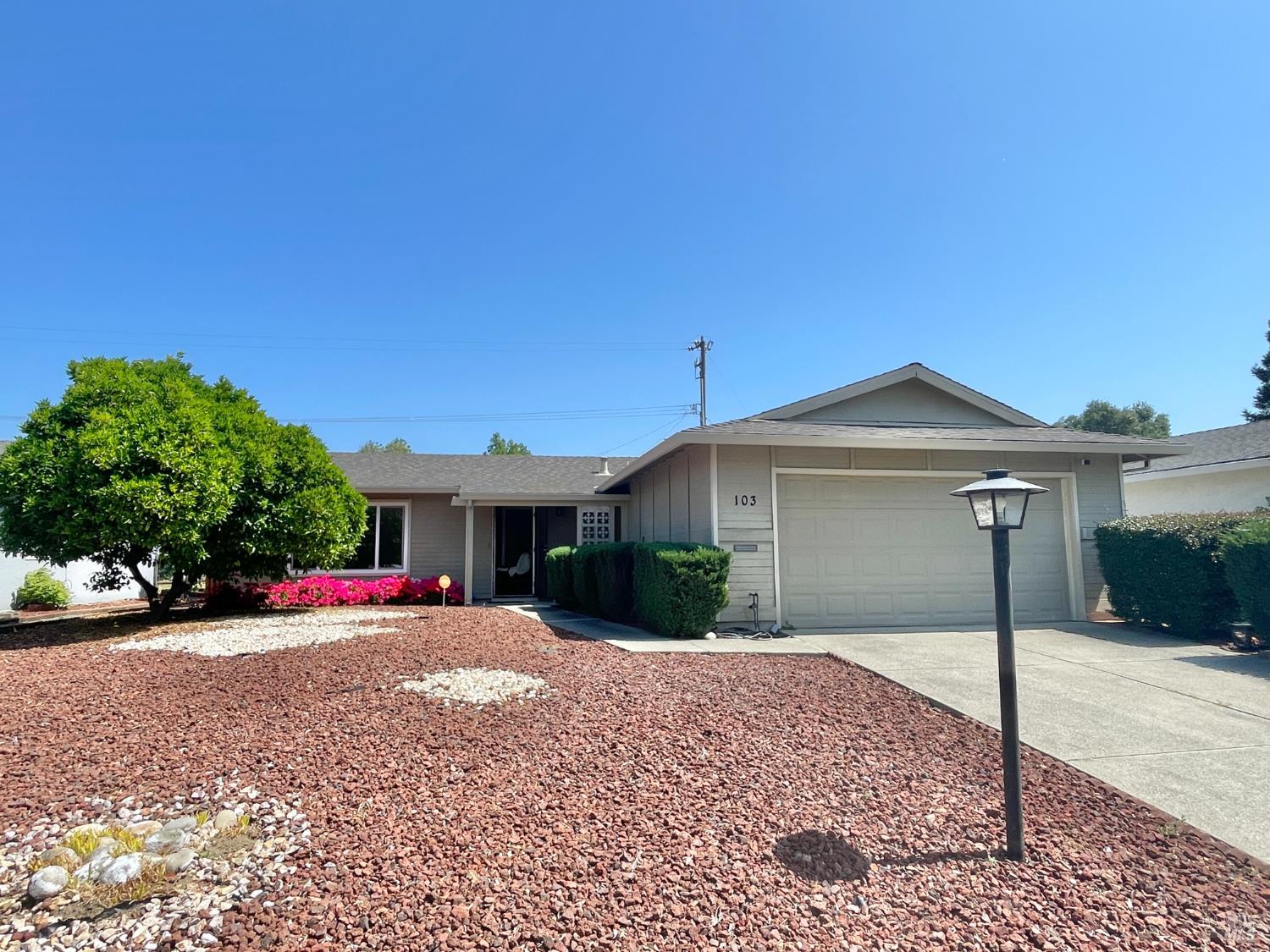 Detail Gallery Image 1 of 30 For 103 Olympic Cir, Vacaville,  CA 95687 - 2 Beds | 2 Baths