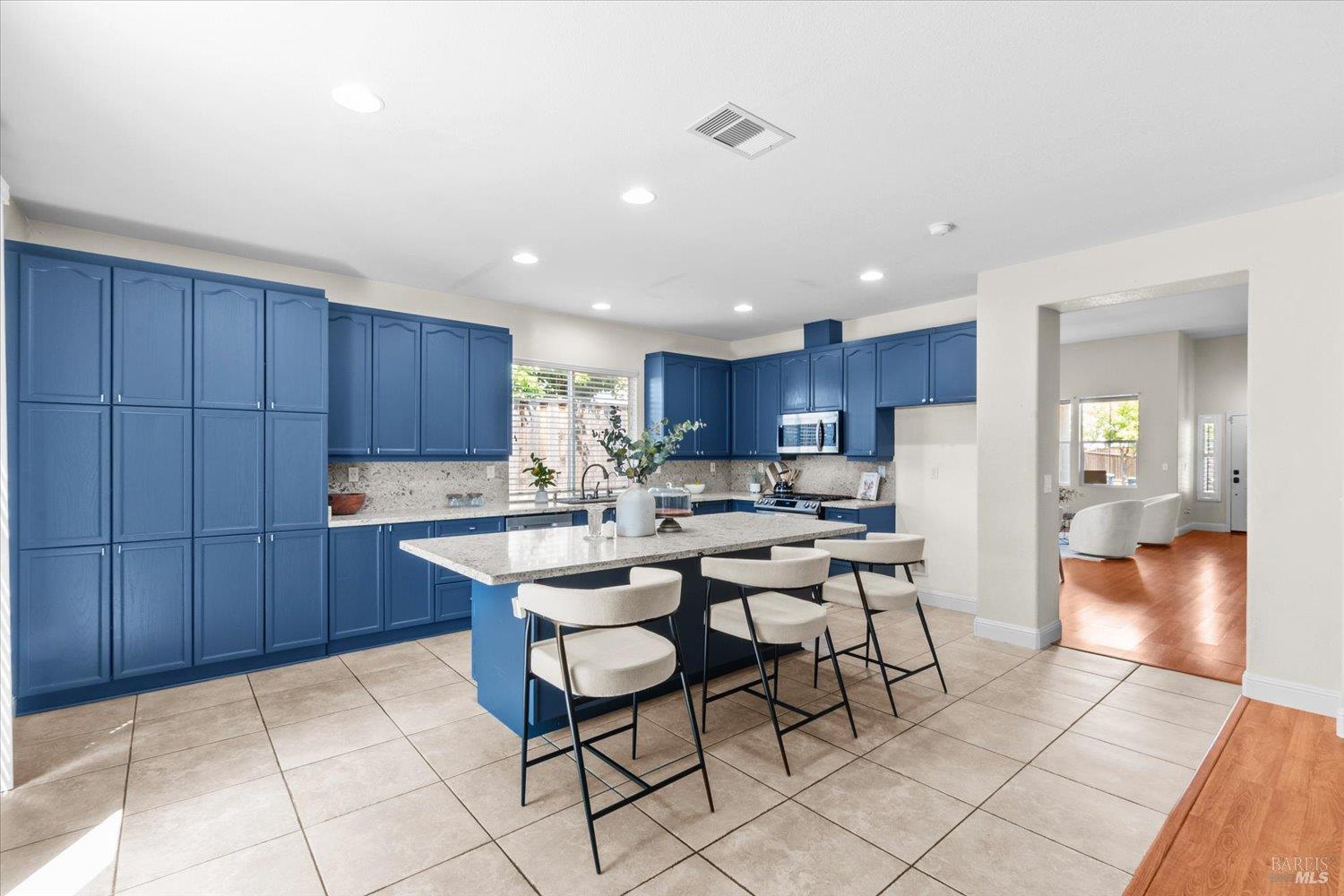 Detail Gallery Image 12 of 63 For 4239 Brudenell Dr, Fairfield,  CA 94533 - 5 Beds | 3 Baths