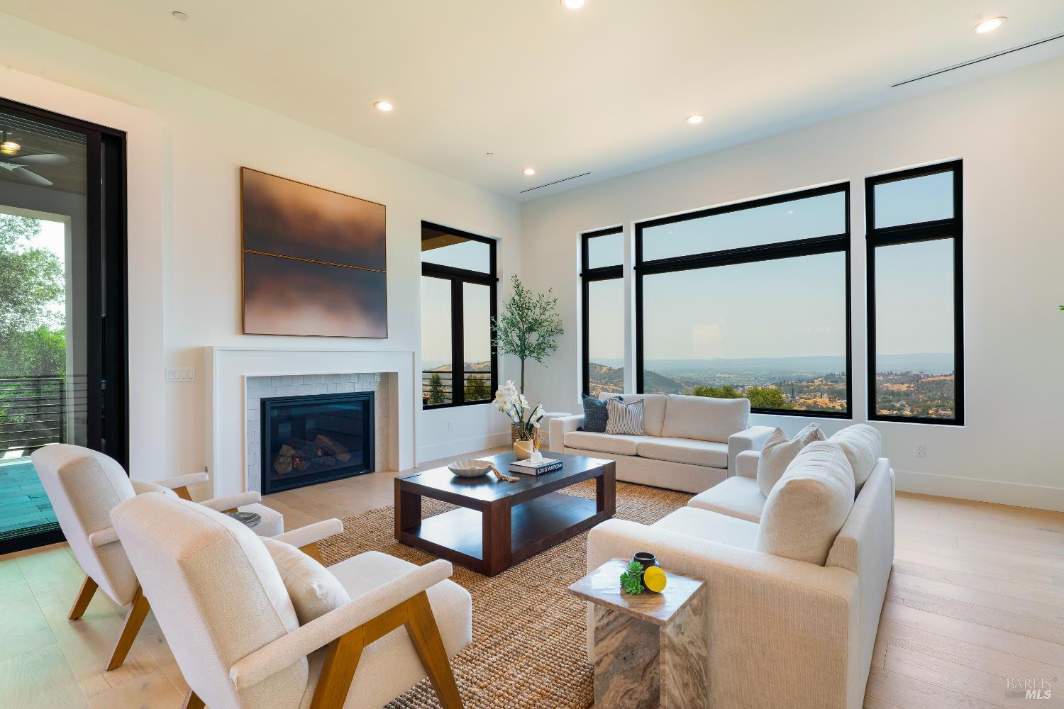 Detail Gallery Image 18 of 99 For 5925 Crystal Dr, Santa Rosa,  CA 95404 - 4 Beds | 4/1 Baths