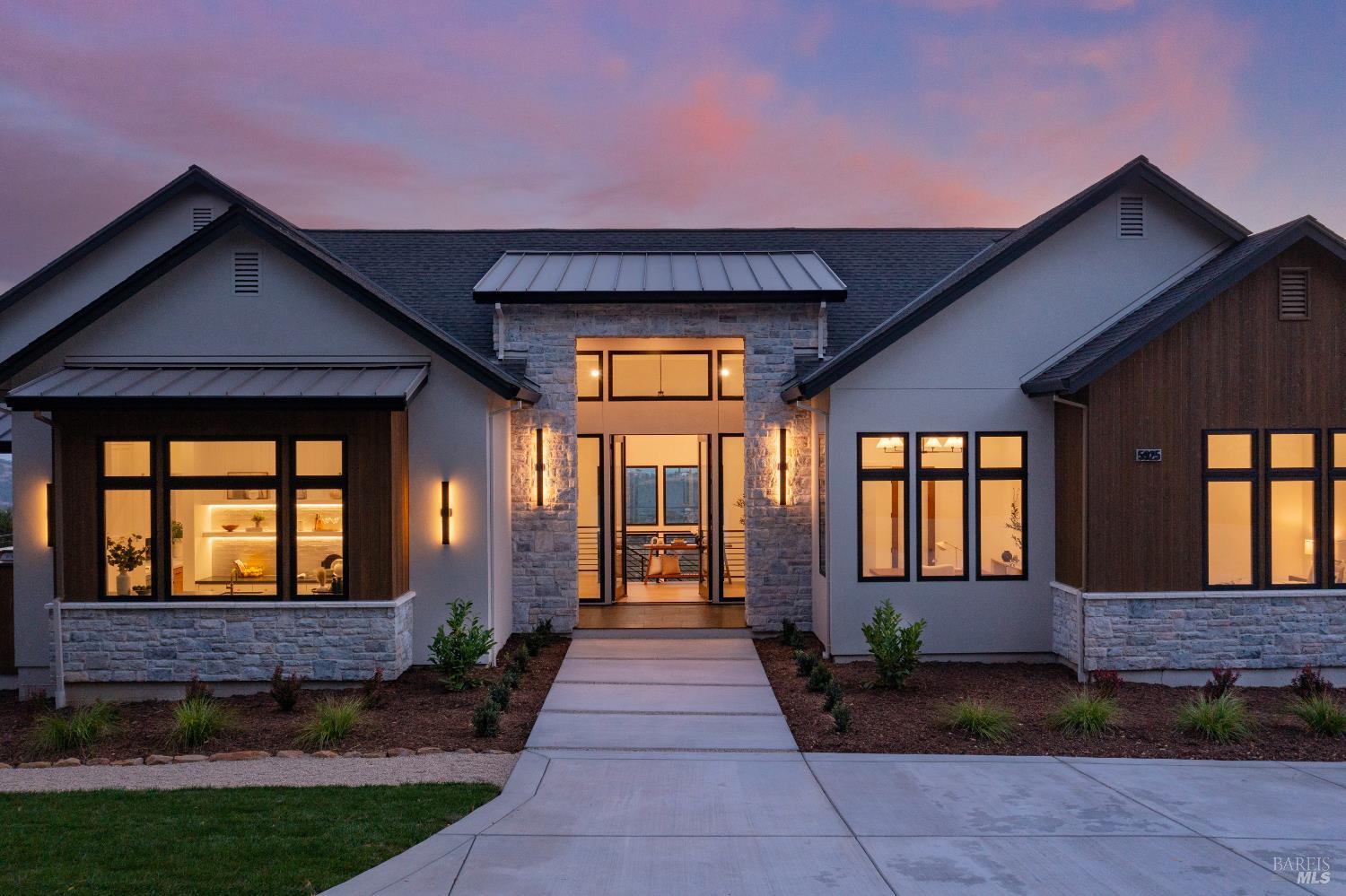 Detail Gallery Image 2 of 99 For 5925 Crystal Dr, Santa Rosa,  CA 95404 - 4 Beds | 4/1 Baths