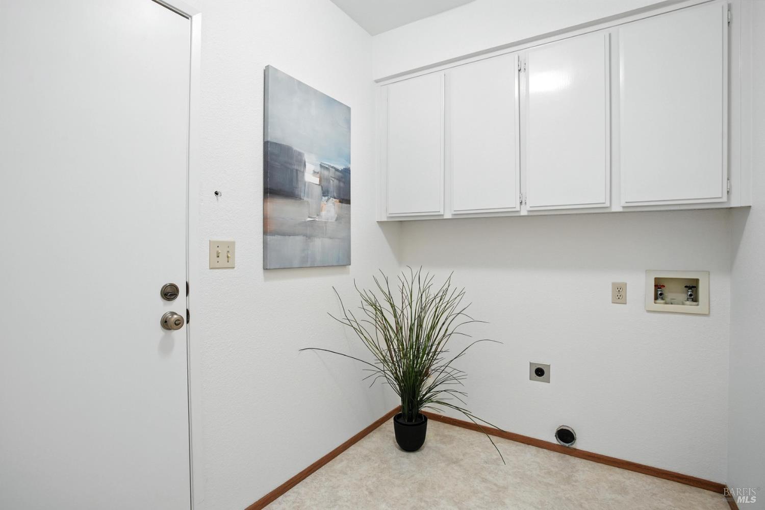 Detail Gallery Image 35 of 55 For 551 Stonewood Dr, Vacaville,  CA 95687 - 4 Beds | 2/1 Baths