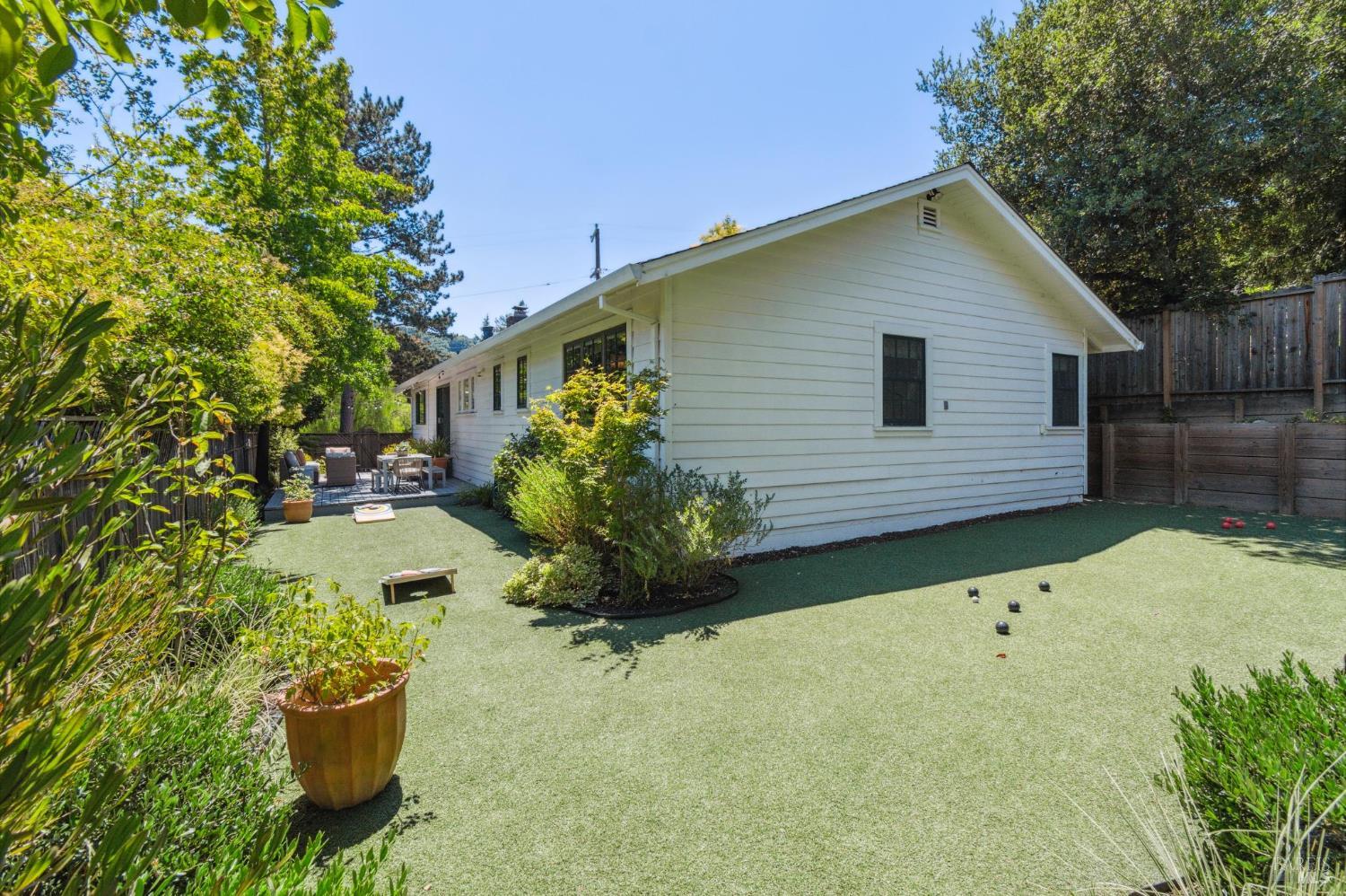 Detail Gallery Image 39 of 66 For 2 Fairview Ct, San Anselmo,  CA 94960 - 3 Beds | 2 Baths